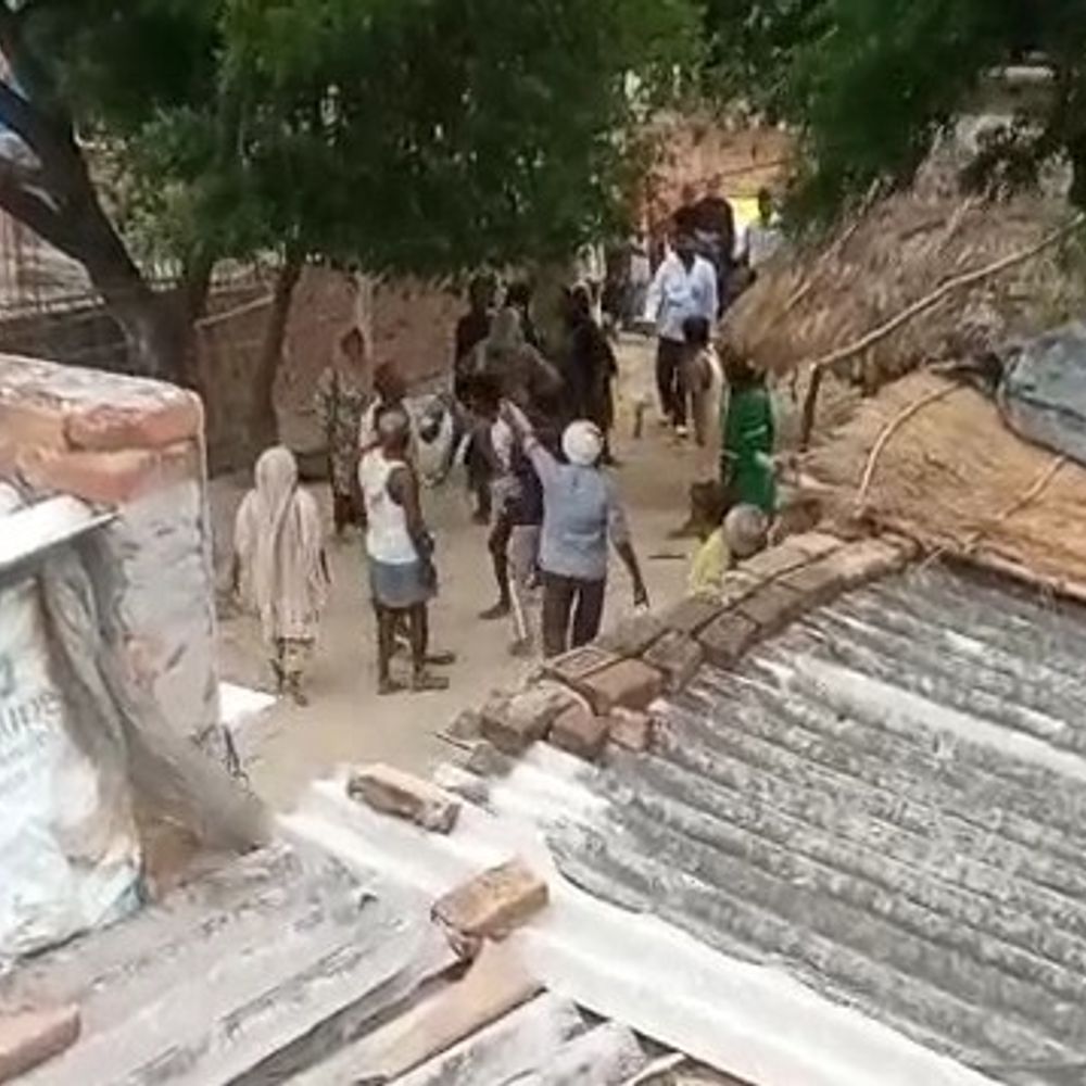स्कार्पियो सवार दबंगों ने घर में घुसकर मारपीट की:गोंडा में तहरीर देने पर जान से मारने की धमकी देने का आरोप, कार्रवाई की मांग