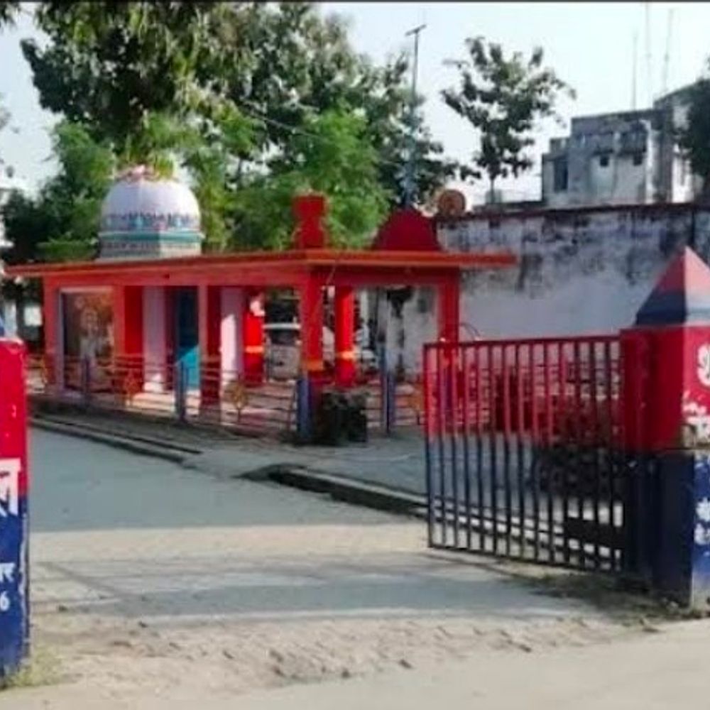 पुजारी बनकर आए युवकों ने लाखों का सोना लूटा:महिलाओं को चावल की पुड़िया देकर सोने के जेवर लेकर हुए फरार