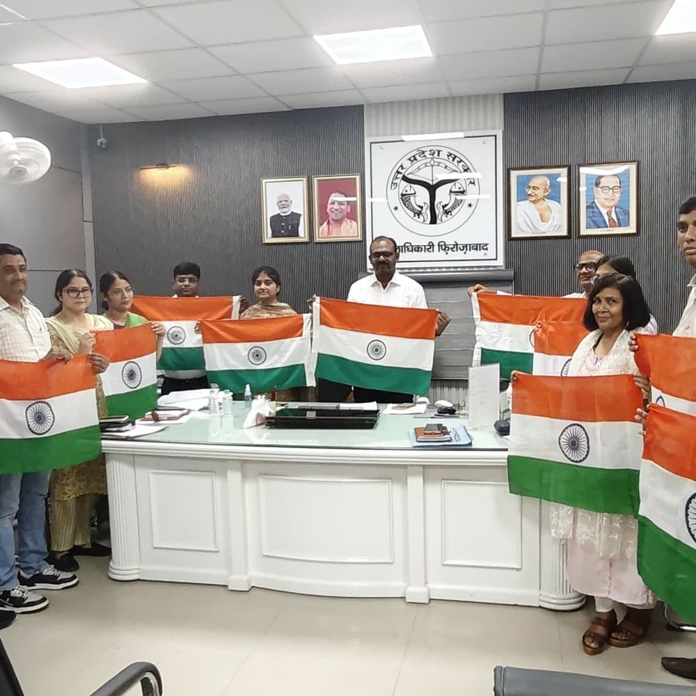 4.50 लाख स्वयं सहायता समूह की महिलाएं बनाएंगी तिरंगे:हर घर तिरंगा अभियान के लिए तैयारियां हुई तेज