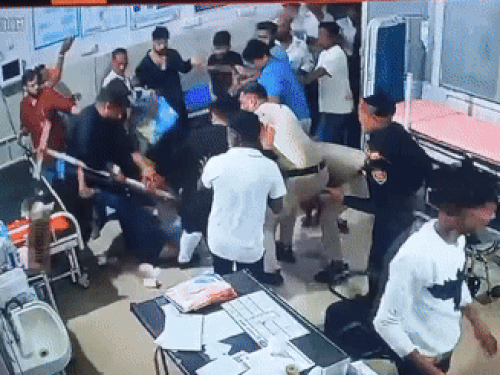 
                 डॉक्टरों से मारपीट पर छह घंटे में करानी होगी एफआईआर:संस्था प्रमुख की जिम्मेदारी होगी, सरकारी-निजी अस्पतालों में स्टाफ की सुरक्षा को लेकर निर्देश जारी 
            
