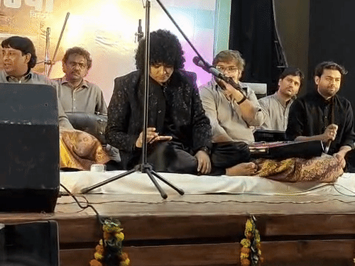 दिल दिया है, जां भी देंगे, ऐ वतन तेरे लिए...:कव्वाल अनीस ने लखनऊ में दी परफॉर्मेंस, बोले- यह शहर कलाकारों से मोहब्बत करने वाला