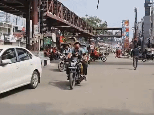 बरेली में उमस ने बढ़ाई परेशानी, 33 डिग्री रहेगा तापमान:82 फीसदी ह्यूमिडिटी से बढ़ी चिपचिपाहट, बारिश का इंतजार कर रहे शहरवासी राहत के लिए