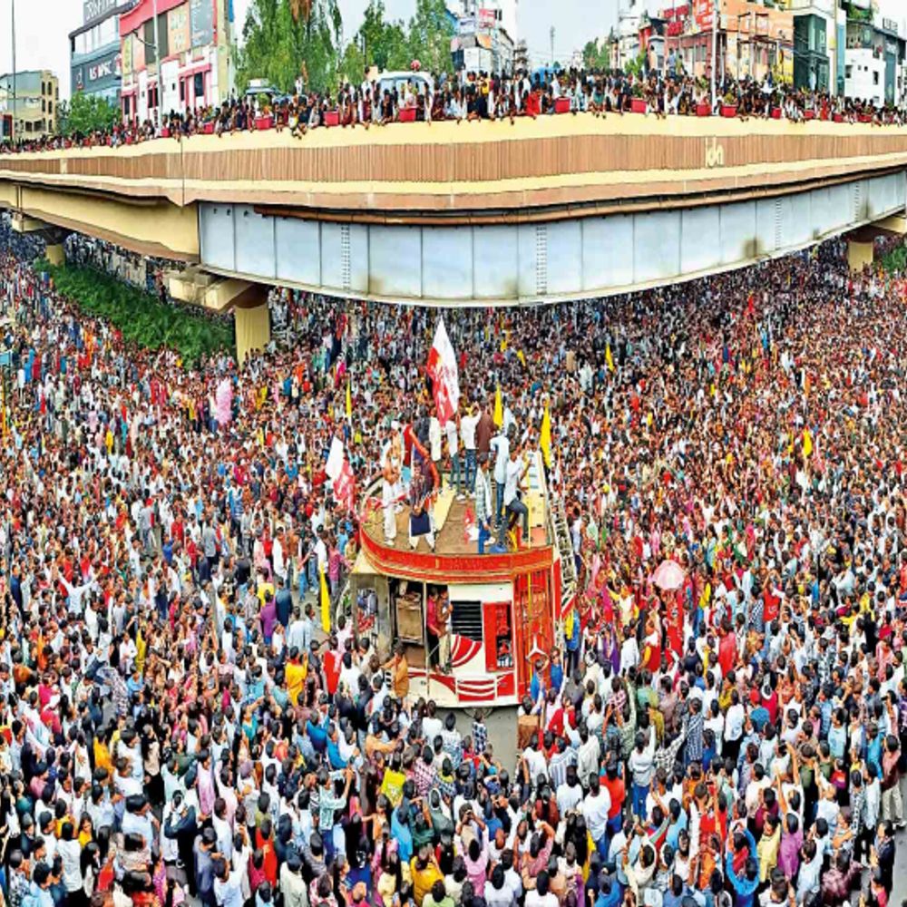 
                 विश्व आदिवासी दिवस...:इंदौर में आदिवासी समाज ने दिखाई एकजुटता 
            