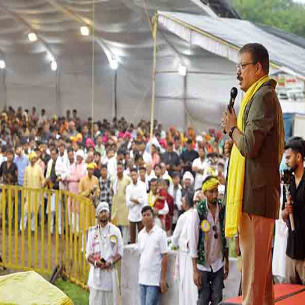 
                 विश्व आदिवासी दिवस पर भोपाल में सम्मेलन:आदिवासी भीख नहीं, अधिकार मांगता है, 100 बार लड़ाई लड़ेंगे 
            