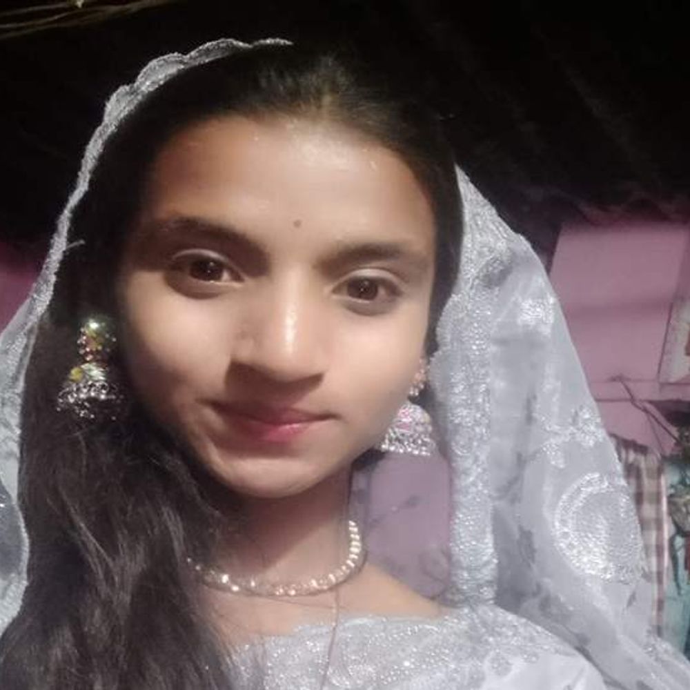 
                 इंदौर में युवती ने जहर खाकर दी जान:हाथ पर मेहंदी से लिखा था युवक का नाम; प्रेम प्रसंग की आशंका 
            
