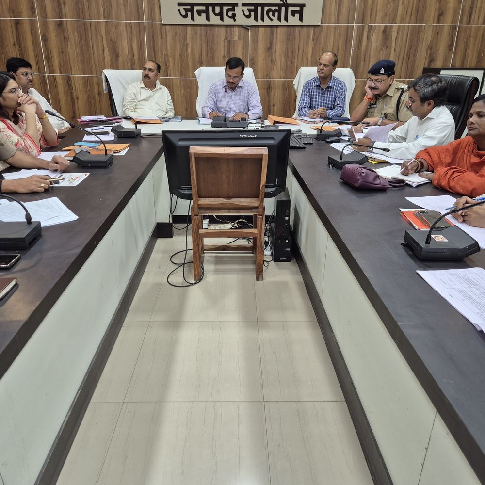 हाई लाइन लॉस वाले फीडरों पर चलेगा विशेष अभियान:डीएम ने बिजली चोरी पर अंकुश, खराब मीटर-ट्रांसफार्मर बदलने के दिए निर्देश