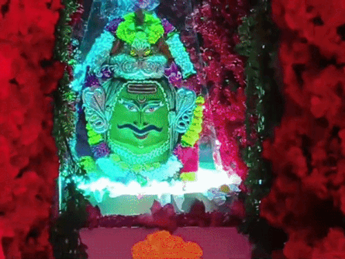5 किलो भांग से सजा महाकाल स्वरूप:108 कमल के फूलों के बीच हुए हजारेश्वर महादेव के दर्शन