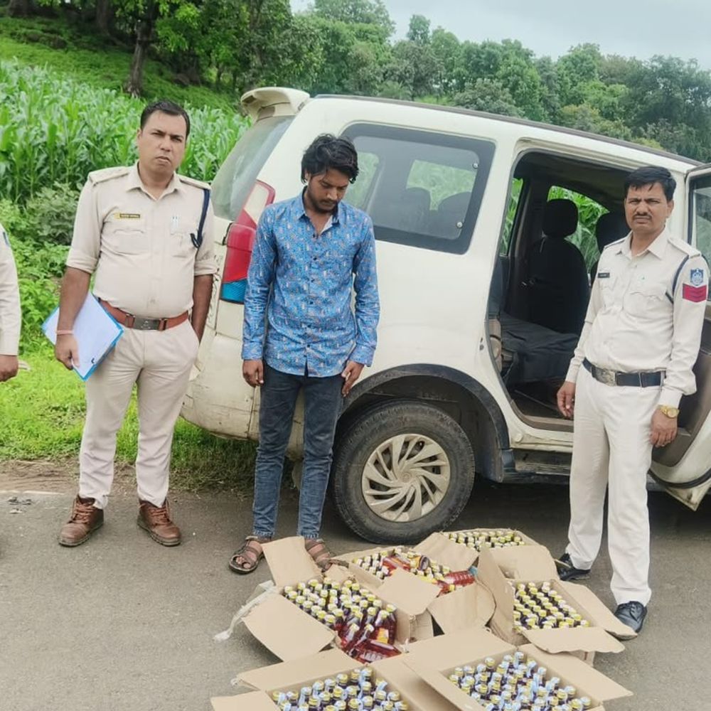 नागद्वारी यात्रा से पहले छिंदवाड़ा में अवैध शराब मिली:नागदेव में 2500 किलो लाहन जब्त, जायलो से 296 पाव शराब ले जा रहा तस्कर गिरफ्तार