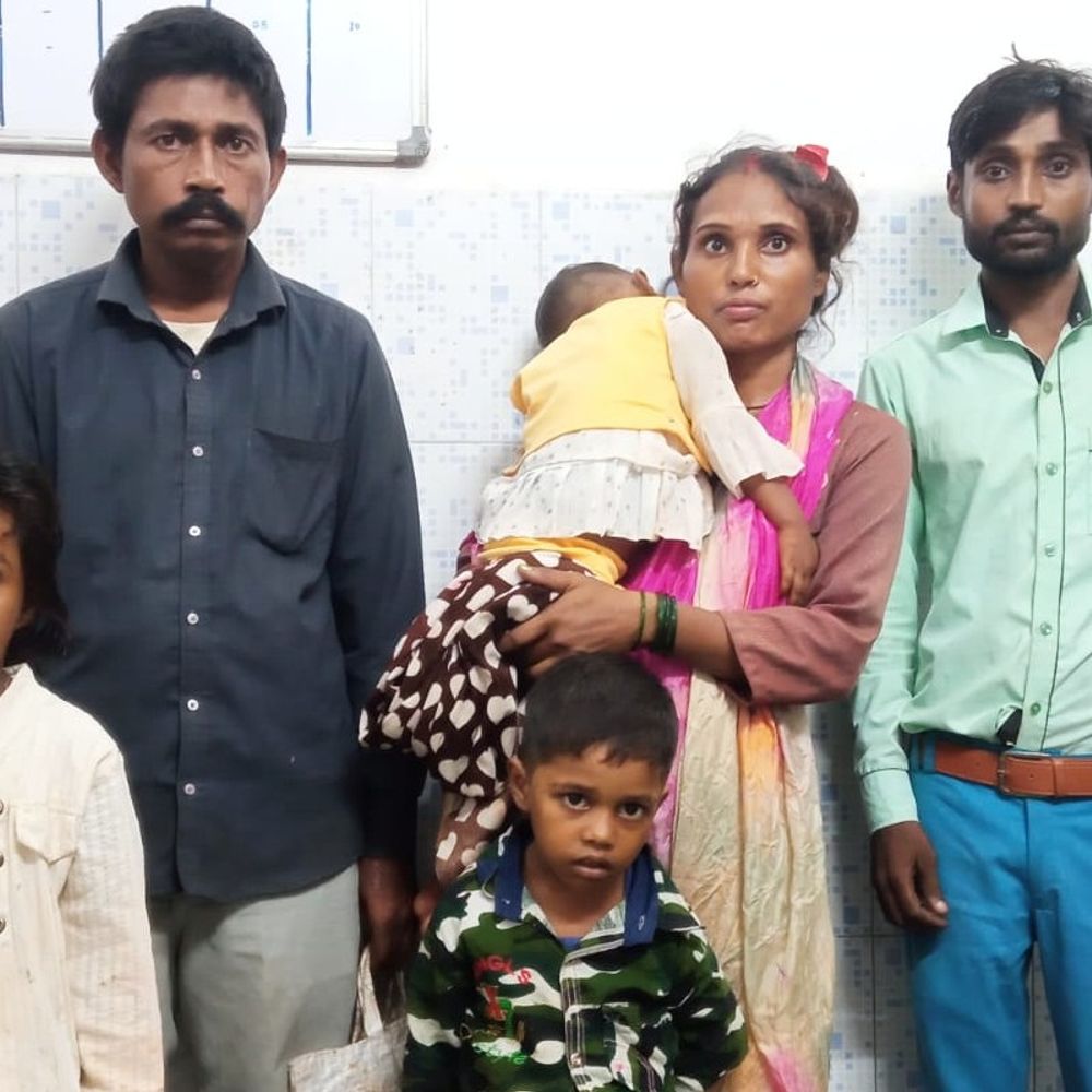 प्रयागराज जंक्शन पर पिता 3 बच्चों को लेकर गायब:मां की शिकायत पर जीआरपी ने 30 मिनट में CCTV की मदद से ढूंढा