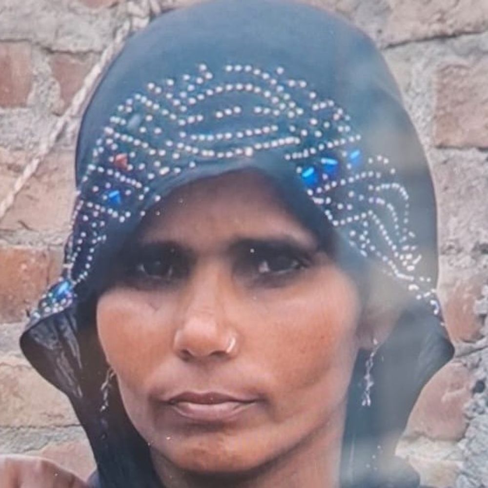 ट्रैक्टर की चपेट में आने से महिला की मौत:आगरा में बेटा और सास घायल, चार बच्चों के सिर से उठा मां का साया