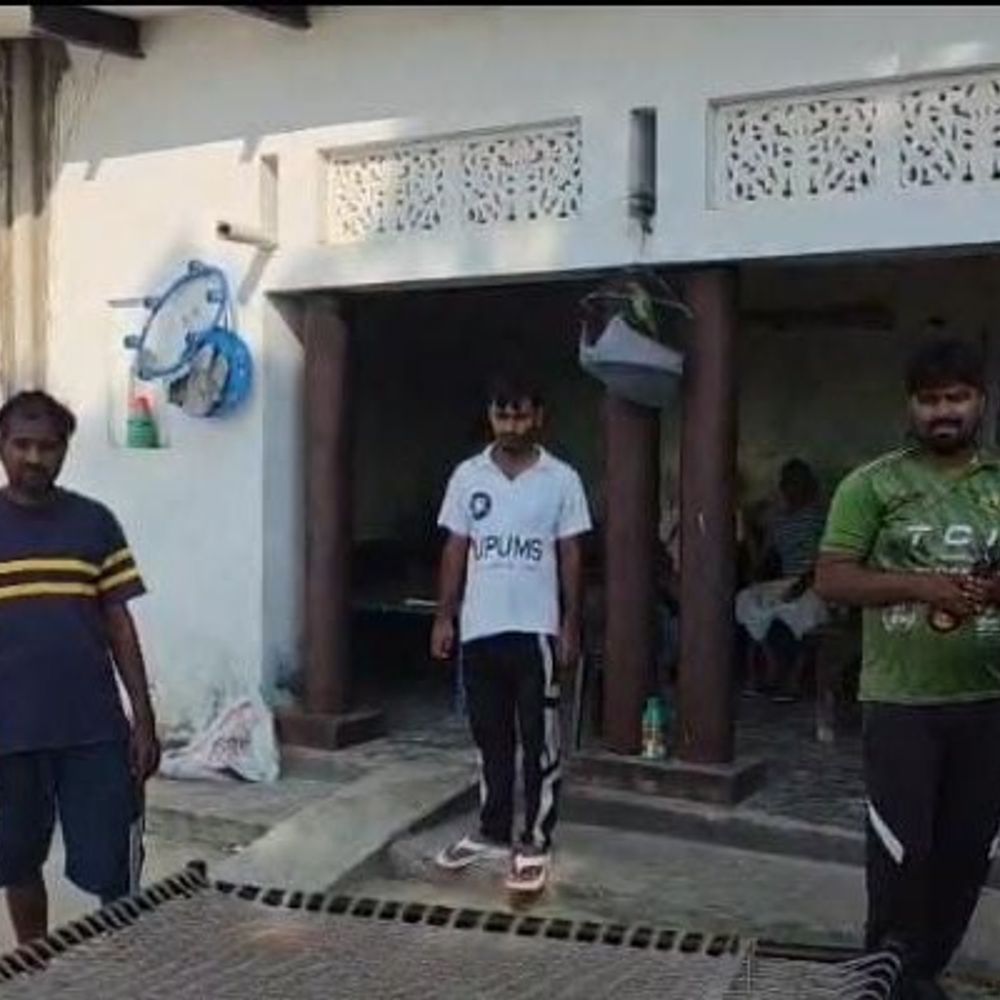 अम्बेडकरनगर में छत के रास्ते घर में घुसे चोर:8 लाख के जेवर-नकदी लेकर फरार, CCTV खंगाल रही पुलिस