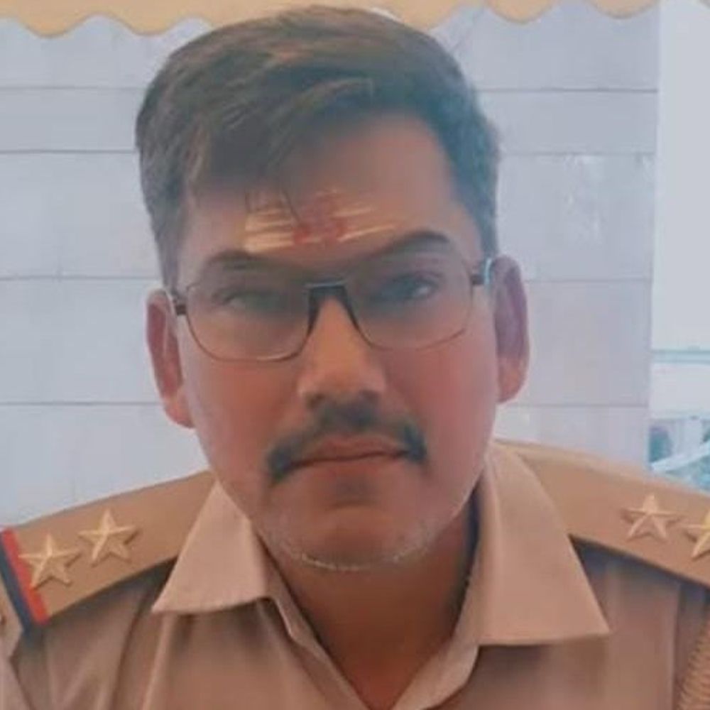 प्रतापगढ़ में रेप के आरोप में फरार दरोगा गिरफ्तार:महिला की शिकायत पर पुलिस ने वाराणसी से पकड़ा, भदोही में हुआ था संपर्क