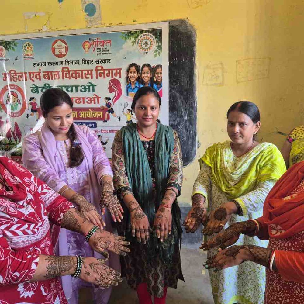 नवादा में 'बेटी बचाओ-बेटी पढ़ाओ' कार्यक्रम:छात्राओं ने मेहंदी, चित्रकला, वाद-विवाद में प्रतिभा दिखाई