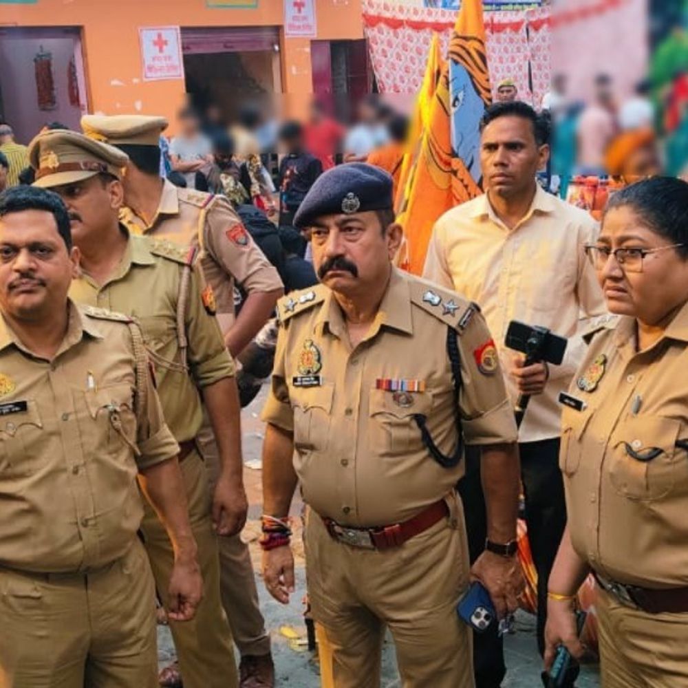 हापुड़ के शिवालयों में जलाभिषेक को उमड़ी भीड़:सावन में हर-हर महादेव के जयकारों से गूंजी नगरी