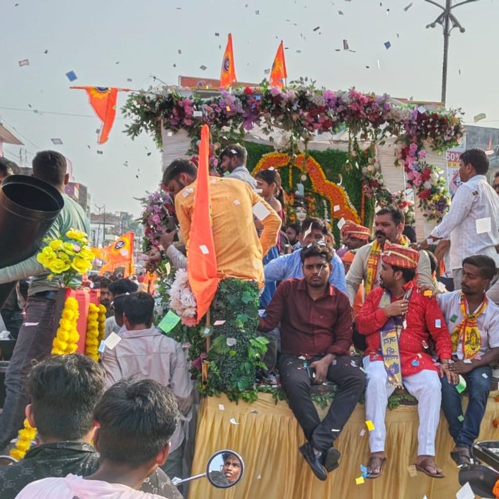 उन्नाव में 50 किमी लंबी शिव शोभायात्रा निकली:बड़े चौराहे पर स्थापित होगी भगवान भोलेनाथ की प्रतिमा, जगह जगह स्वागत हुआ
