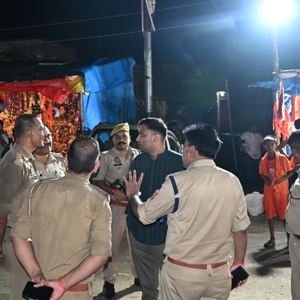 SP ने लोधेश्वर महादेव मंदिर सुरक्षा का जायजा लिया:बाराबंकी में शिवरात्रि पर्व के लिए पुख्ता इंतजाम के निर्देश दिए