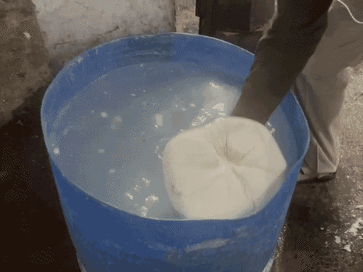 
                 MP में ‘नकली पनीर’ पर लगेगा बैन! सरकार लेगी फैसला:होटल-रेस्टोरेंट में हो रहा इस्तेमाल, कम कीमत के चक्कर में ग्राहकों को हो सकता है भ्रम 
            