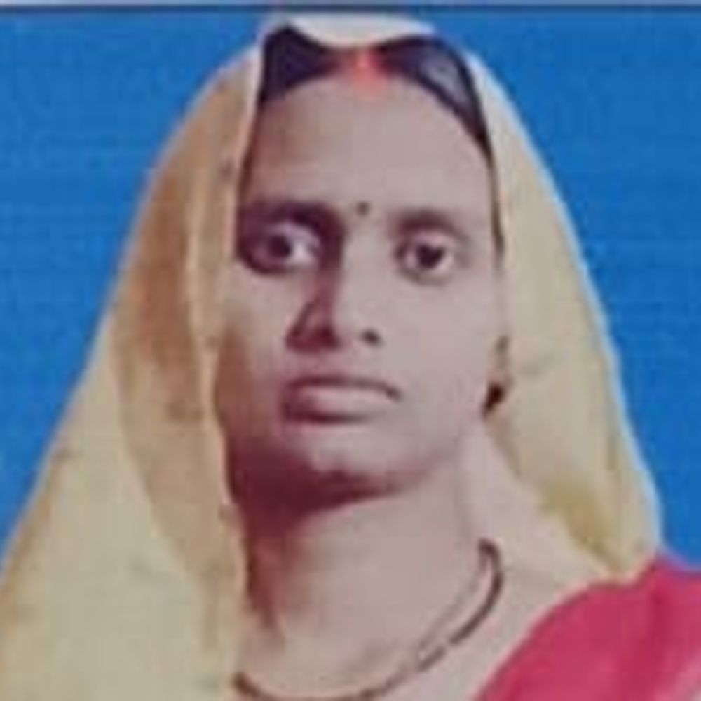 बस्ती में बाइक से गिरने पर महिला की मौत:रुधौली सीएचसी में इलाज के दौरान तोड़ा दम, पुलिस जांच जारी