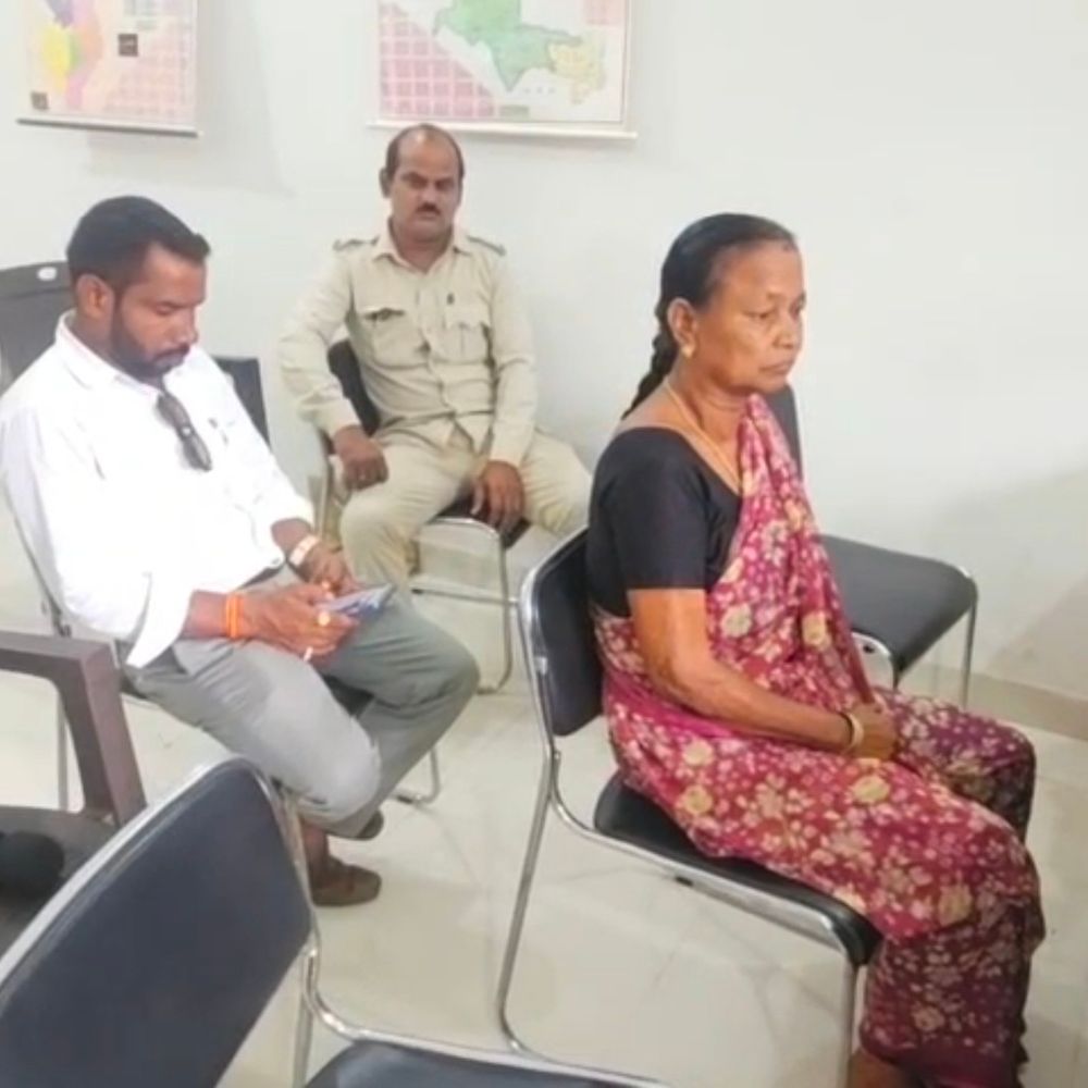 गरियाबंद कोर्ट ने सहायक-आयुक्त की संपत्ति-कुर्क करने जारी किया वारंट:मोटर दुर्घटना दावा राशि अब ब्याज समेत 13.14 लाख पहुंची, दो दिन में मिलेंगे पैसे