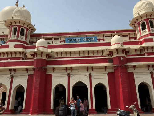 स्वतंत्रता दिवस से पहले सुरक्षा को लेकर रेलवे अलर्ट:कानपुर से दिल्ली जाने वाली ट्रेनों में 12 से 15 अगस्त तक पार्सल बुकिंग बंद