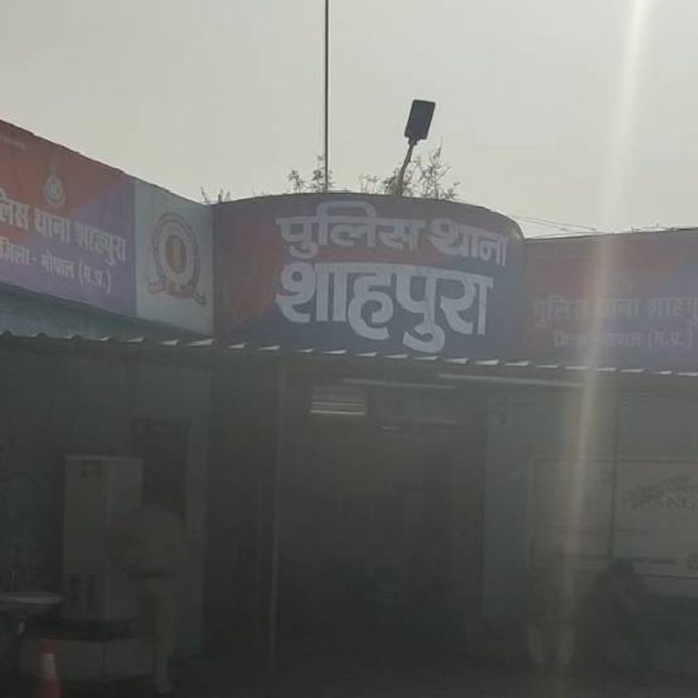 
                 भोपाल में आरक्षक को बंधक बनाया:कार में बैठाकर रातभर घुमाया, मारपीट कर जंगल में फेंकने की धमकी दी 
            