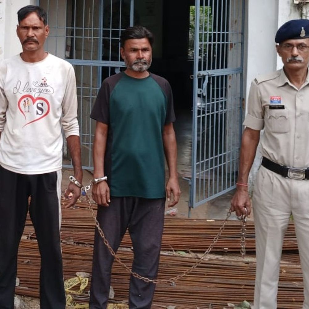 ऑटो रोककर यात्री की जेब से 2500 रुपए छीने:पुलिस ने ऑटो चालक के साथ उसके साथी को किया गिरफ्तार: यात्रियों को बनाते थे निशाना