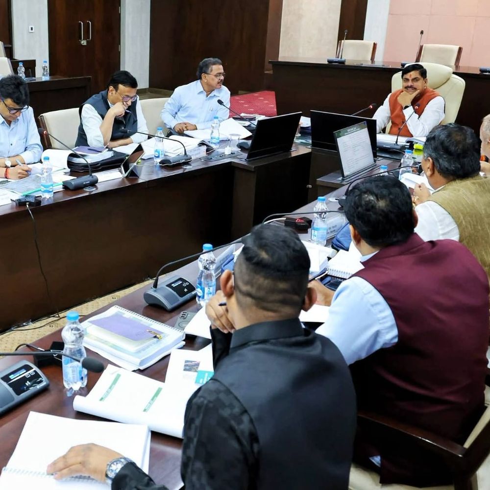 
                 सीएम बोले- वन भूमि में अवैध उत्खनन बर्दाश्त नहीं:वन भूमि में किसी भी प्रयोजन के लिए दिए जाने वाले डायवर्सन की निगरानी करें अफसर 
            