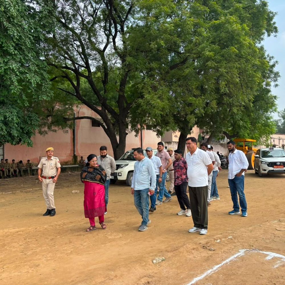 कलेक्टर ने स्वतंत्रता दिवस समारोह की तैयारियों का जायजा लिया:अधिकारियों को सौंपे दायित्वों की समीक्षा की, परेड की तैयारियां भी देखीं