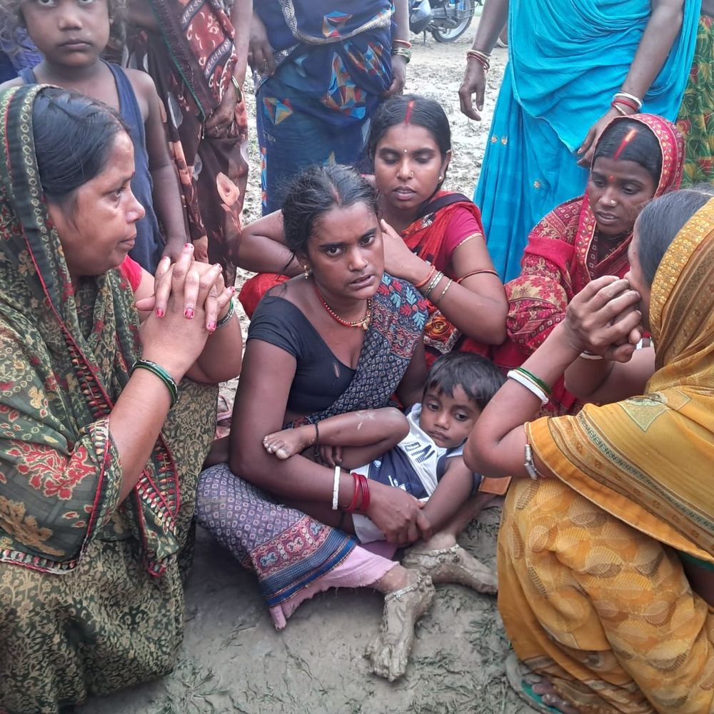 लखीसराय में वज्रपात का कहर: धान की रोपनी के दौरान 3 महिलाओं और 4 मवेशियों की मौत