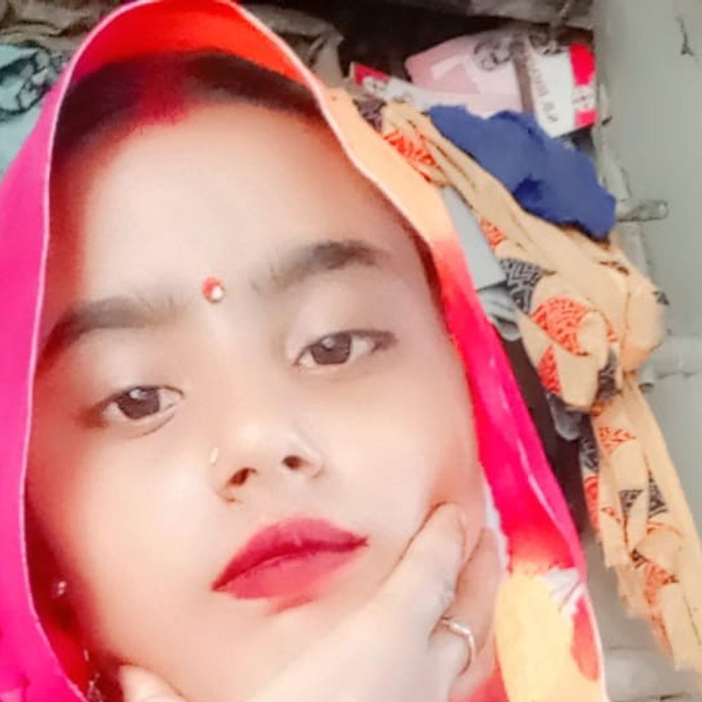 लखनऊ में शादी के 6 माह बाद नवविवाहिता की मौत:कोठरी में साड़ी के फंदे से लटकी मिली बॉडी, पति पुणे में था