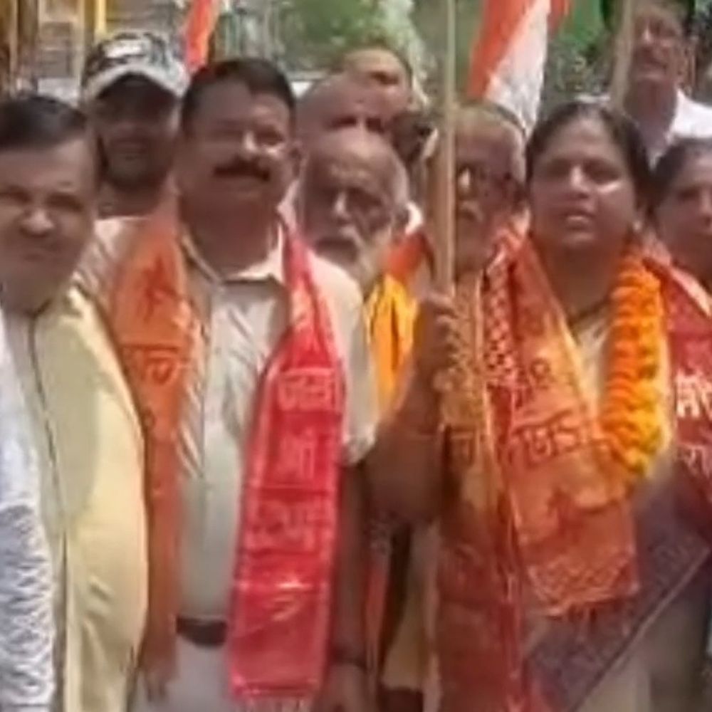 कानपुर में निकली भव्य तिरंगा यात्रा:विधायक नीलिमा कटियार के नेतृत्व में छात्रों-एनसीसी कैडेट्स ने लिया हिस्सा