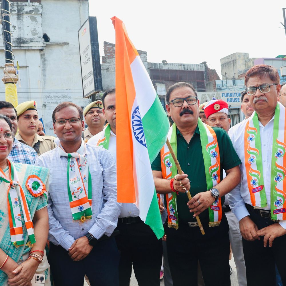 बरेली में तिरंगा यात्राएं, देशभक्ति का जोश:अधिकारियों से आमजन तक दिखा उत्साह, हर घर तिरंगा अभियान