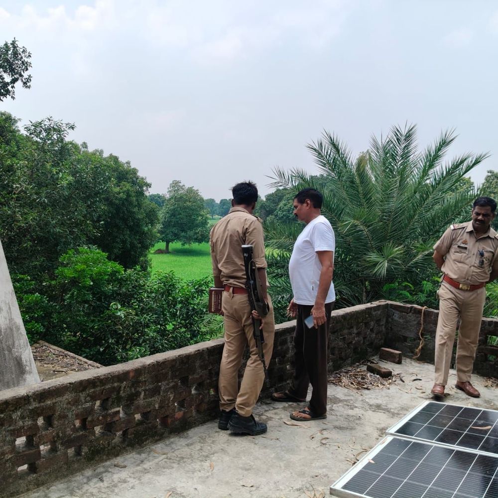 मंदिर से 7 लाख नकदी,4 किलो चांदी चोरी का आरोप:कानपुर देहात श्रीरामजानकी आश्रम के महंत की मौत के बाद गद्दी का विवाद