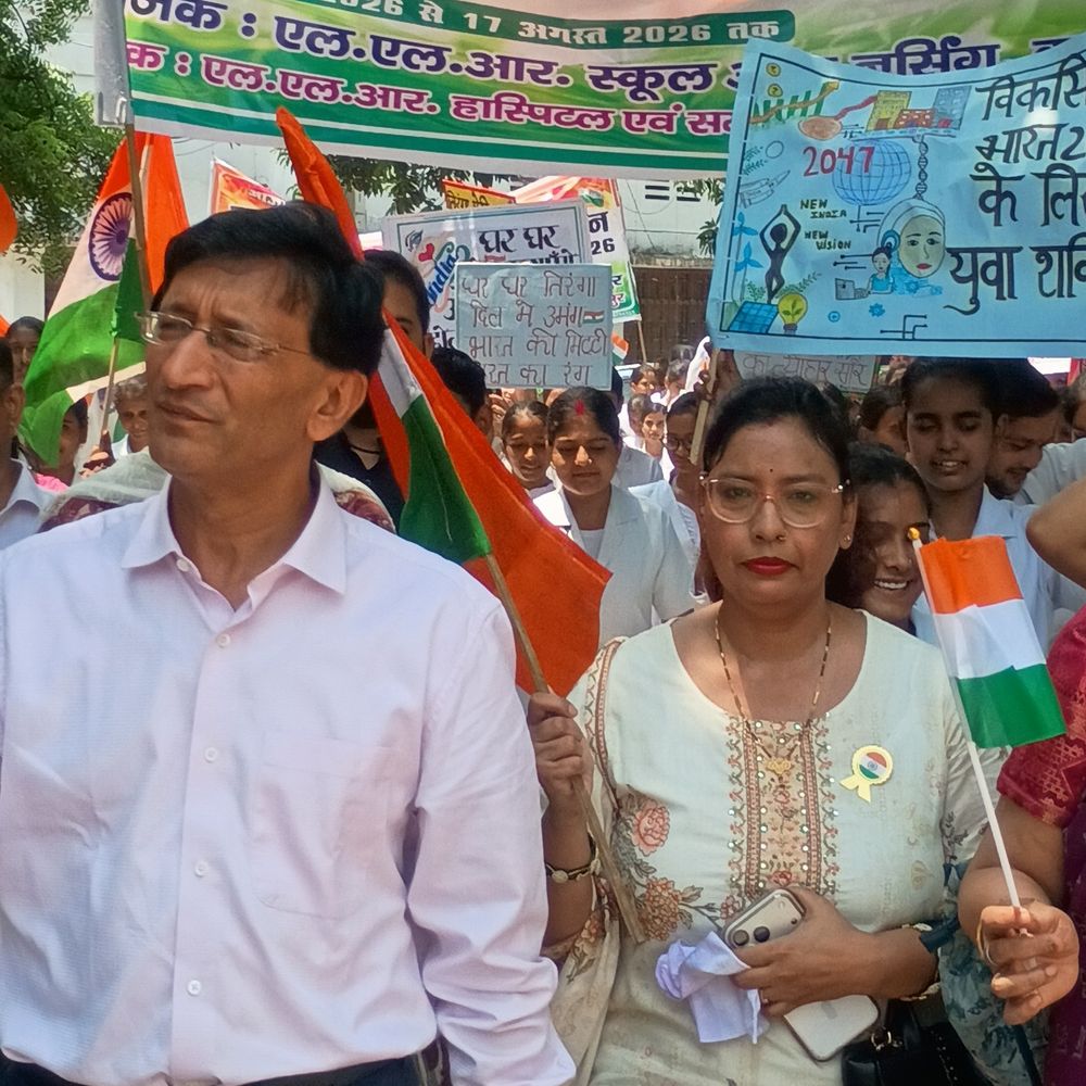 कानपुर के LLR अस्पताल में निकली भव्य तिरंगा यात्रा:डॉक्टरों, नर्सिंग छात्रों और कर्मचारियों ने दिया एकता का संदेश