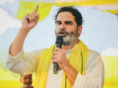 बांकीपुर में प्रशांत किशोर के खिलाफ पोस्टर वार:चुनाव आयोग-पुलिस पर लगाए आरोपों को लेकर घेरा; पूछा- चुनाव जीत गए, अब माफी कब मांगेंगे?