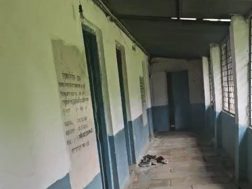 
                 भास्कर की खबर का असर:जर्जर स्कूल पहुंचा निगम अमला, जल्द नए भवन में शिफ्ट होंगे विद्यार्थी 
            