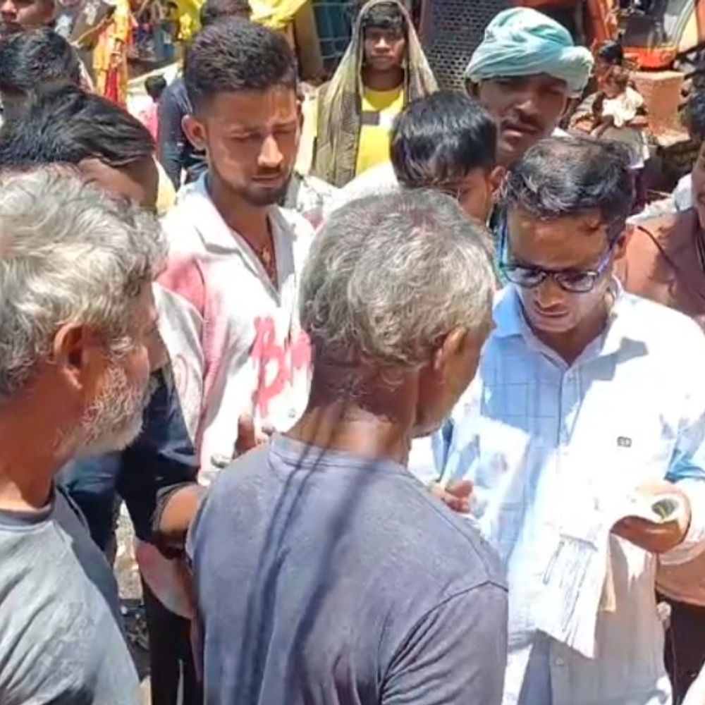 नक्शा पास कराने पर 25 हजार लेने के आरोप:लखीसराय में नगर परिषद स्टाफ सस्पेंड, जांच के बाद कार्रवाई