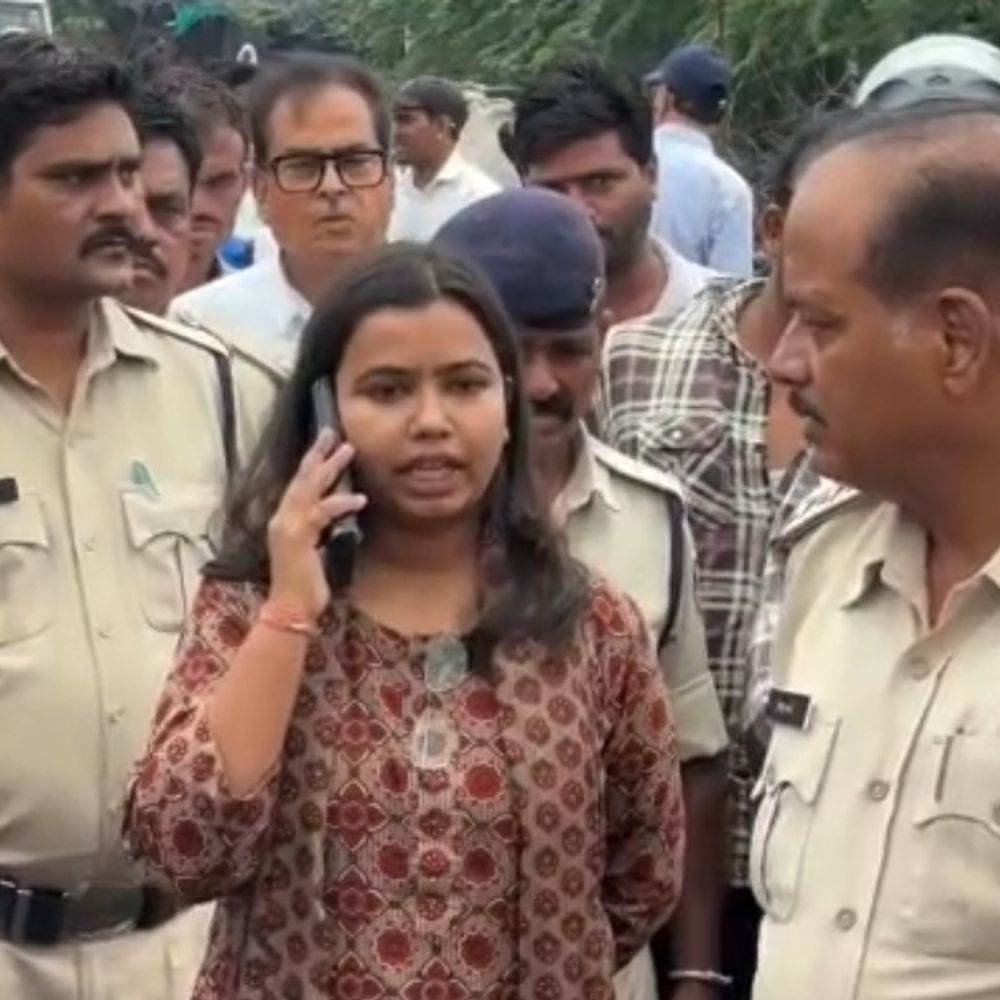 SDM बोलीं- सजेली फाटक पर निर्माण कंपनी कर्मचारी तैनात करे:ट्रैफिक व्यवस्था संभाले, एक दिन पहले यहीं हादसे में दो मौतें हुईं थीं