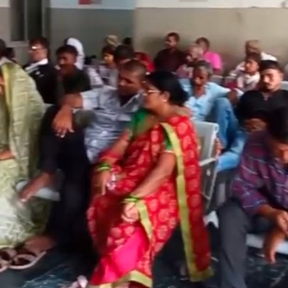 एम्स रायबरेली ओपीडी में मरीजों की संख्या बढ़ी:बदलते मौसम के चलते सर्दी-खांसी के मरीज पहुंच रहे अस्पताल