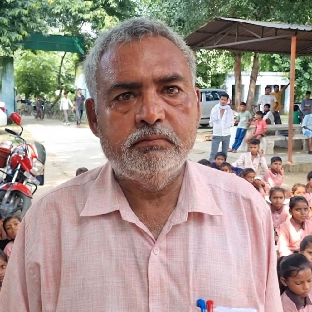 हरदोई में मिड-डे मील पर सवाल, दो शिक्षक निलंबित:गुणवत्ता और पढ़ाई में खामी पर बीएसए ने की कार्रवाई, BEO को नोटिस