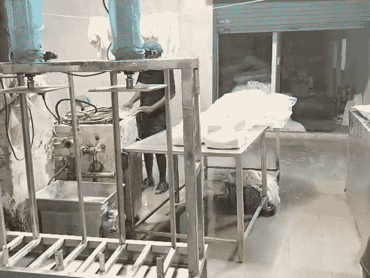 
                 इंदौर में एनालॉग पनीर का बड़ा कारोबार, कीमत- ₹280 किलो:होटल-ढाबों से मोमोस-चाइनीज स्टॉल तक खपत; पालदा, बेटमा और महू में बड़ी यूनिट 
            