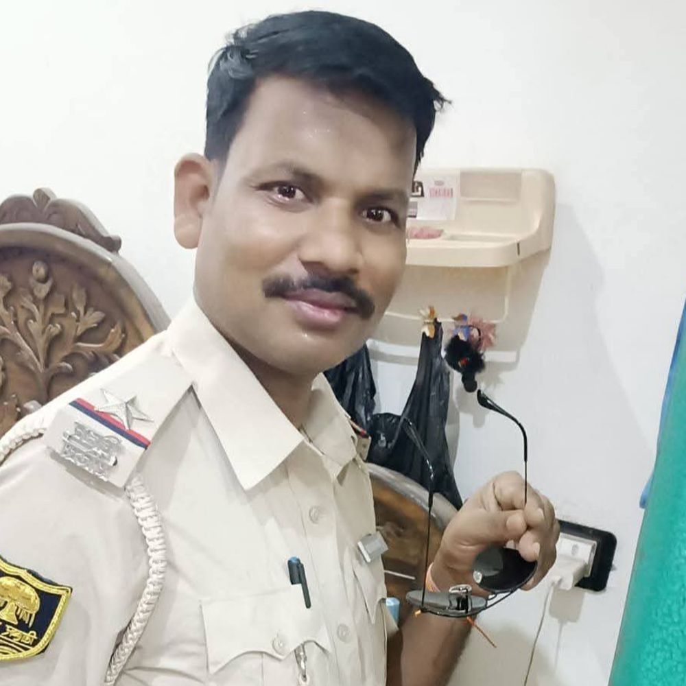 शराब माफिया के साथ ठुमके लगाना ASI को पड़ा भारी:औराई थाना के डायल-112 में तैनात विपिन सिंह का वीडियो वायरल, माफिया से मेलजोल के आरोप में निलंबित