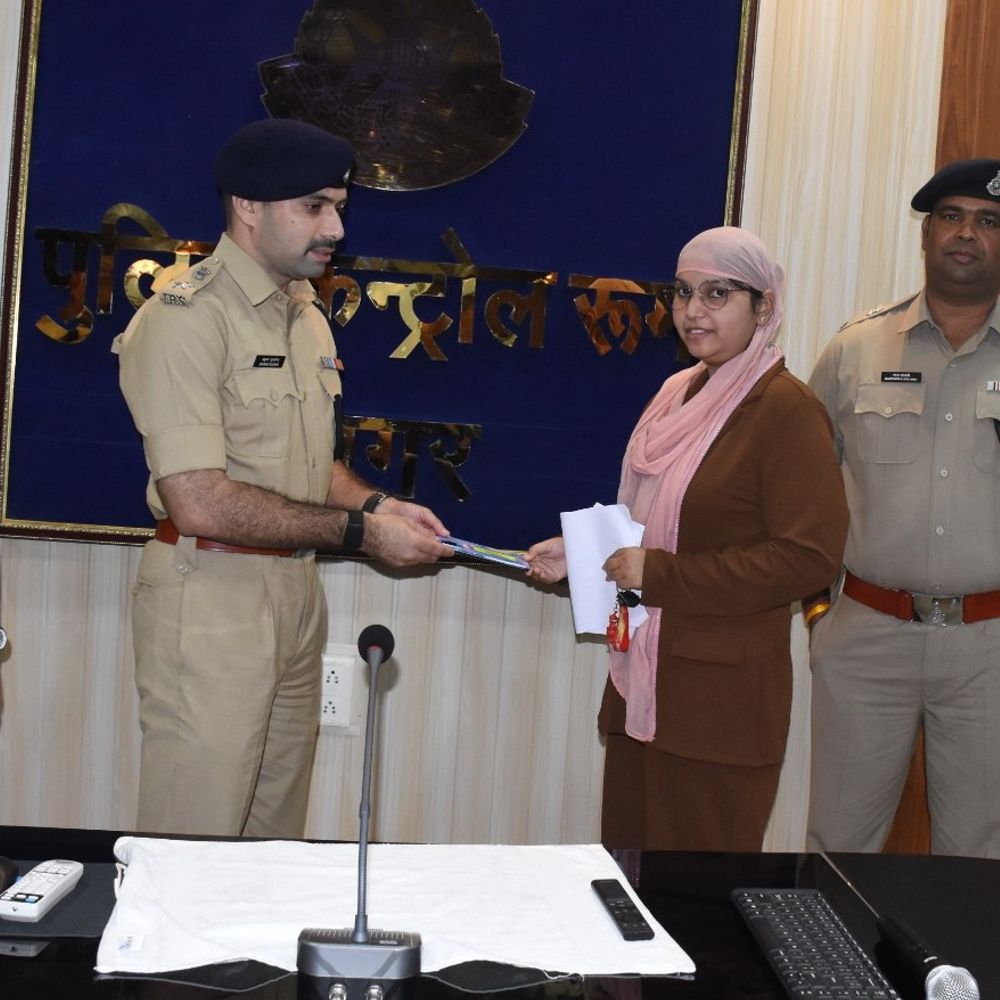 सागर पुलिस ने गुम हुए 112 मोबाइल तलाशे:IMEI से ट्रेस कर जब्त किए, असली मोबाइल मालिकों को लौटाए