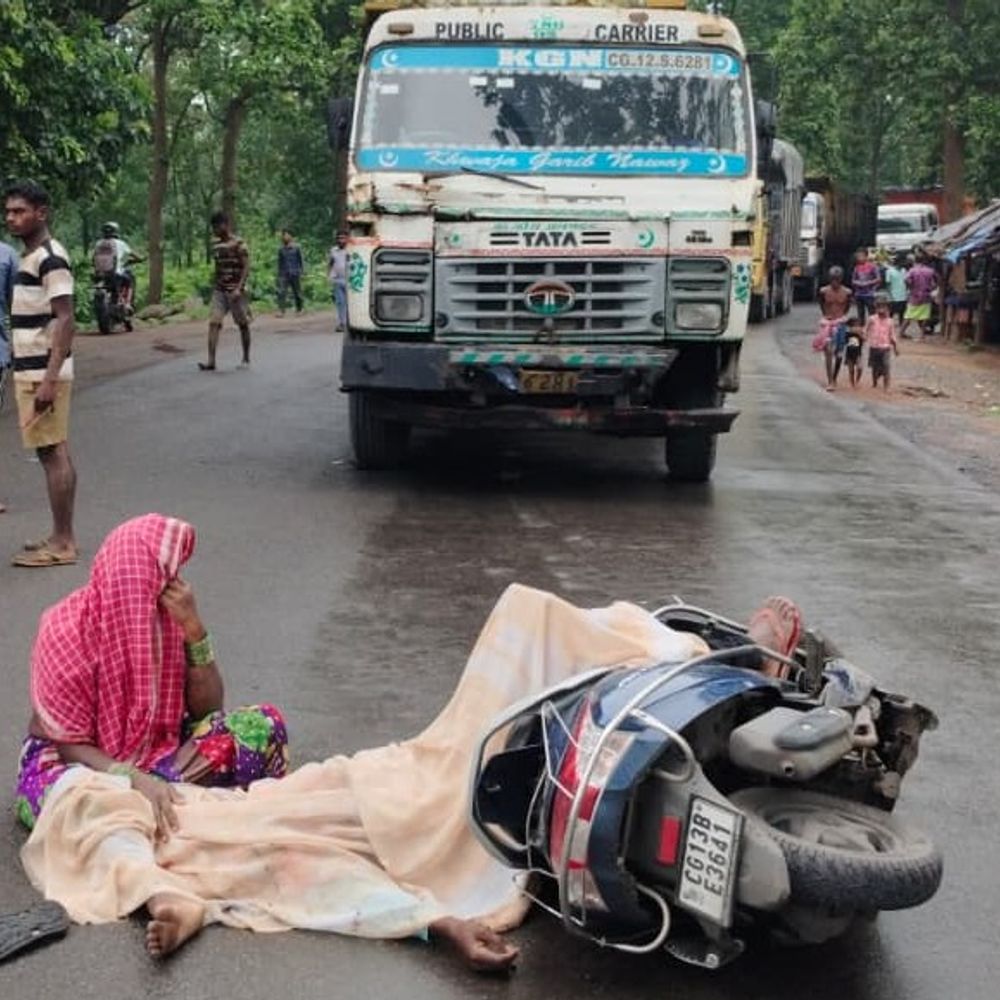 रायगढ़ में ट्रक की टक्कर से स्कूटी सवार की मौत:ड्राइवर मौका पाकर हुआ फरार, देउरमार के पास हुआ हादसा, पुलिस जांच में जुटी