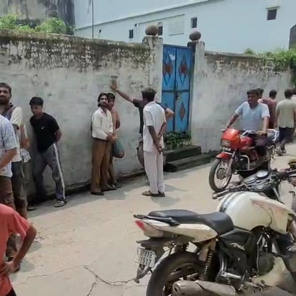 दो छात्राओं ने फांसी लगाकर किया जान देने का प्रयास:सहारनपुर में एक की मौत, एक का फंदा टूटा, युवक के घर पहुंचने पर घबराईं थीं दोनों