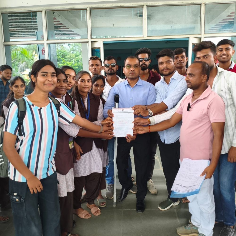 बस किराया बढ़ने का विरोध, स्टूडेंट्स-प्राइवेट वर्कर परेशान:बोले- पुरानी व्यवस्था फिर से लागू की जाए, बस एसोसिएशन देगा 40 फीसदी छूट