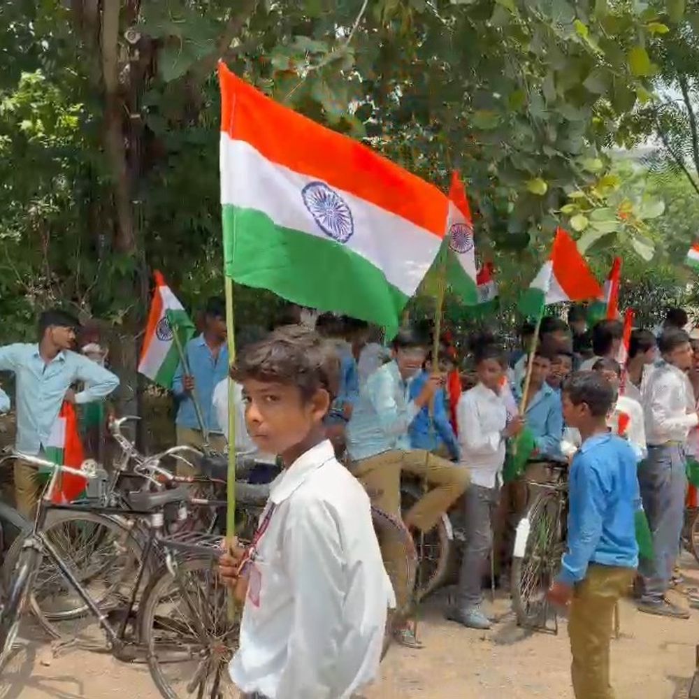 BJP तिरंगा यात्रा में बच्चे 5 घंटे परेशान:भीषण गर्मी में पानी की कमी, मंत्री बोले- दूसरे बच्चों का कर रहे थे इंतजार
