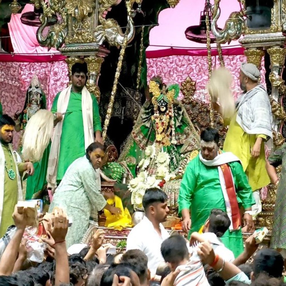 आजादी से जुड़ी है बांके बिहारी के हिंडोले की कहानी:1947 में पहली बार विराजे थे ठाकुरजी, इस बार फिर 15 अगस्त को देंगे दर्शन