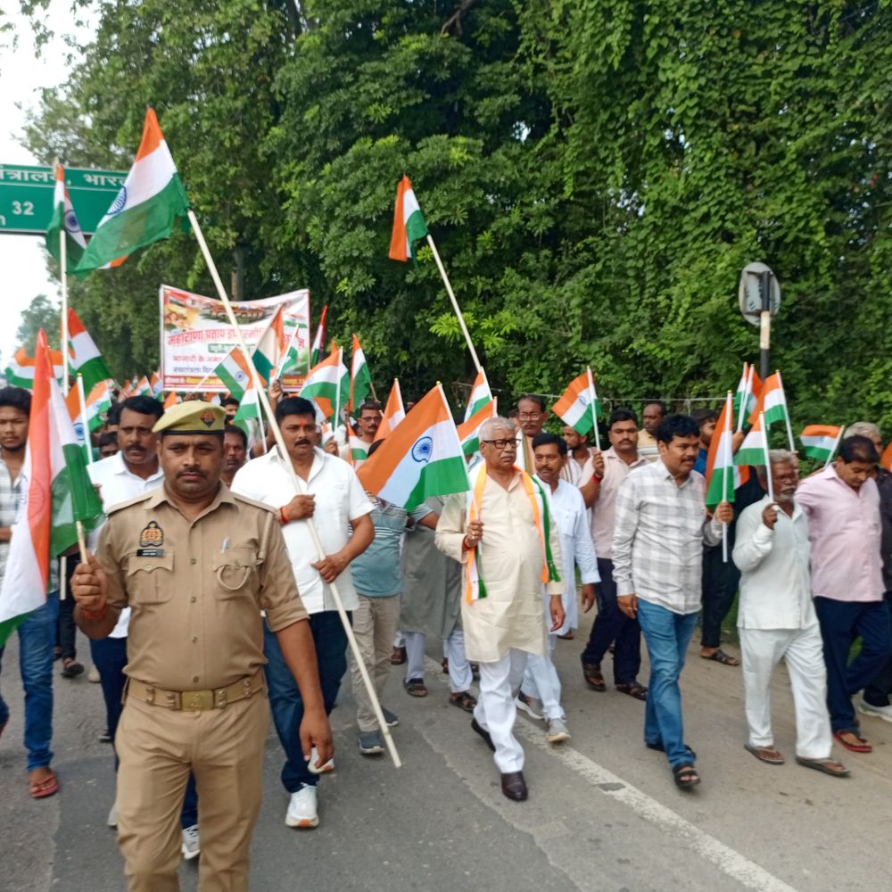 सुल्तानपुर में निकली 'हर घर तिरंगा' यात्रा:भाजपा MLC शैलेंद्र प्रताप सिंह ने किया शुभारंभ
