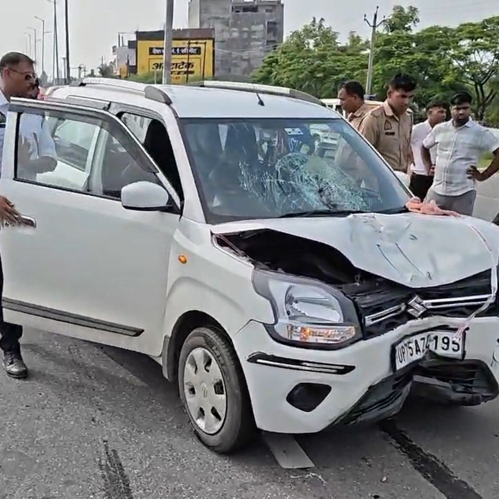 इटावा में कार की टक्कर से किसान की मौत:नेशनल हाईवे पर पीछे से टक्कर मारी, स्कूटी सवार साथी गंभीर घायल